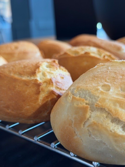 Knusprige Sonntagsbrötchen