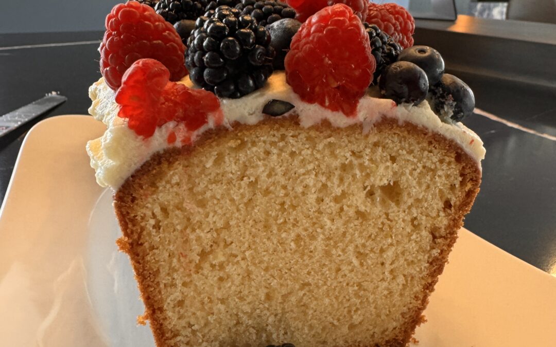 Joghurtkuchen mit Beeren- Frosting